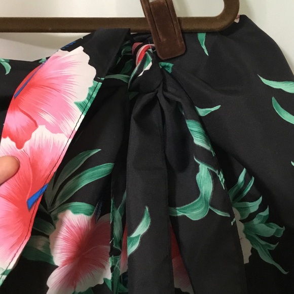 Vintage 60s 70s Helena’s Hawaiian Sarong Wrap Pareo Red/Pink Hibiscus on Black - Picture 3 of 10